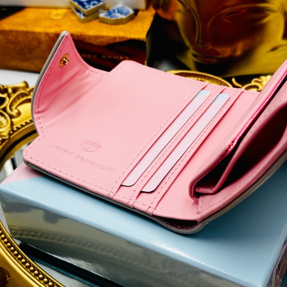 🆕 CHIARA FERRAGNI 🧿 BNIB Range A Eyelike Bifold Wallet, Grey - Picture 4 of 16